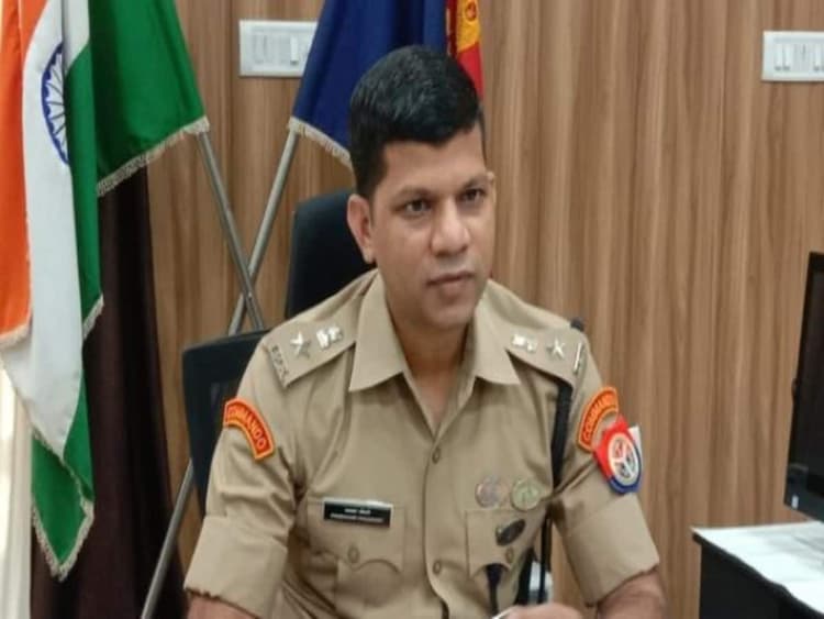 Agra News: खनन माफियाओं के साथ लिप्त पुलिसकर्मियों पर बड़ी कार्रवाई, एसएसपी ने दो को किया निलंबित