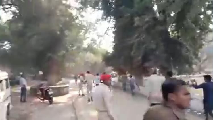 PU Student Union Election: पटना कॉलेज में दो गुटों के बीच फायरिंग, देखिए घटना से जुड़ी Live video