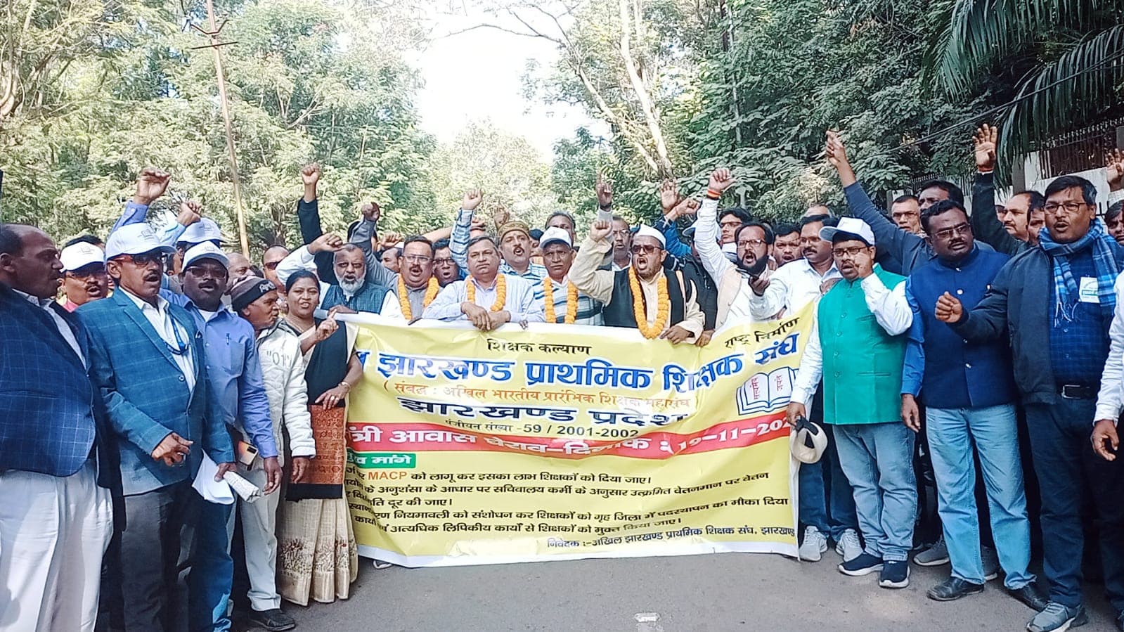 सीएम हेमंत सोरेन का आवास घेरने जा रहे प्राथमिक शिक्षकों को पुलिस बल ने मोरहाबादी मैदान में रोका