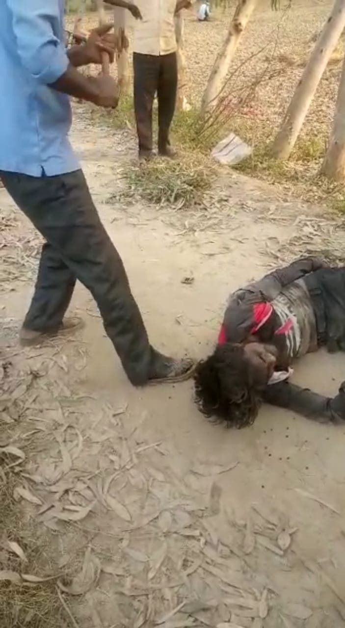 Bareilly News: युवक मांगता रहा पानी दबंग बरसाते रहे लाठियां, वीडियो वायरल होने पर दो गिरफ्तार