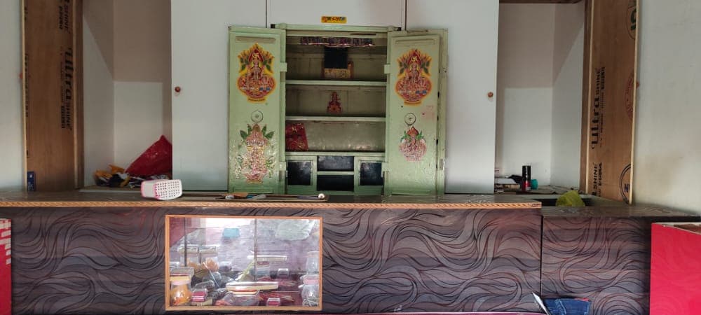 Bhojpur crime: चोरों ने दुकान से उड़ाए लाखों की ज्वेलरी और नकदी, सटर तोड़ दिया घटना को अंजाम