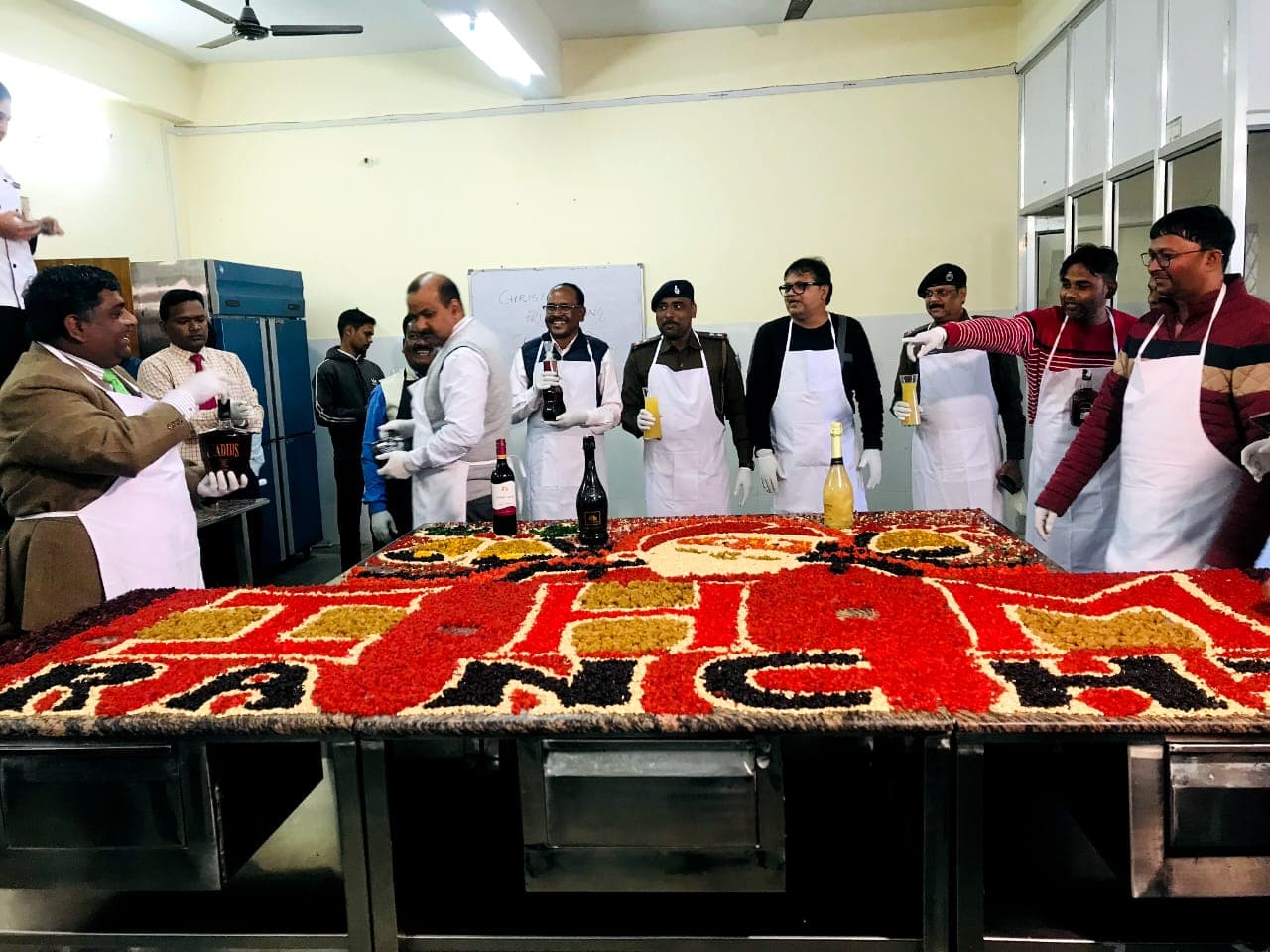 Cake Mixing Ceremony: क्रिसमस से पहले आईएचएम, रांची में केक मिक्सिंग सेरेमनी, देखें फोटो