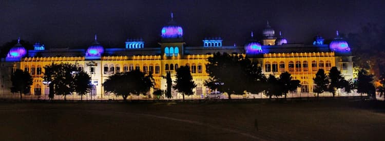 Lucknow University Foundation Day: 102 साल का हुआ लखनऊ विश्वविद्यालय, रोशनी से हुआ गुलजार