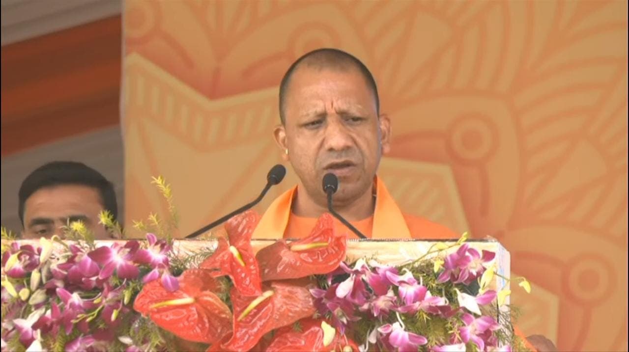 Aligarh News: अलीगढ़ पहुंचे मुख्यमंत्री योगी आदित्यनाथ, 88 परियोजनाओं का किया लोकार्पण