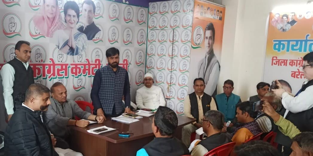 Bareilly News: संविधान दिवस पर कांग्रेसियों ने डॉ. भीम राव को दी श्रद्धांजलि, बोले-सत्ताधारी उड़ा…