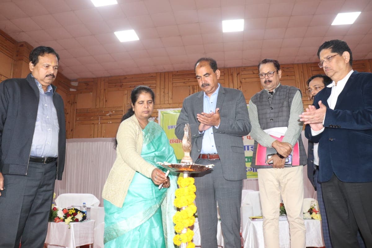 झारखंड राज्य खाद्य आयोग के मुखिया संवाद में अध्यक्ष ने कहा - भूख से मौत के लिए मुखिया होंगे जिम्मेदार