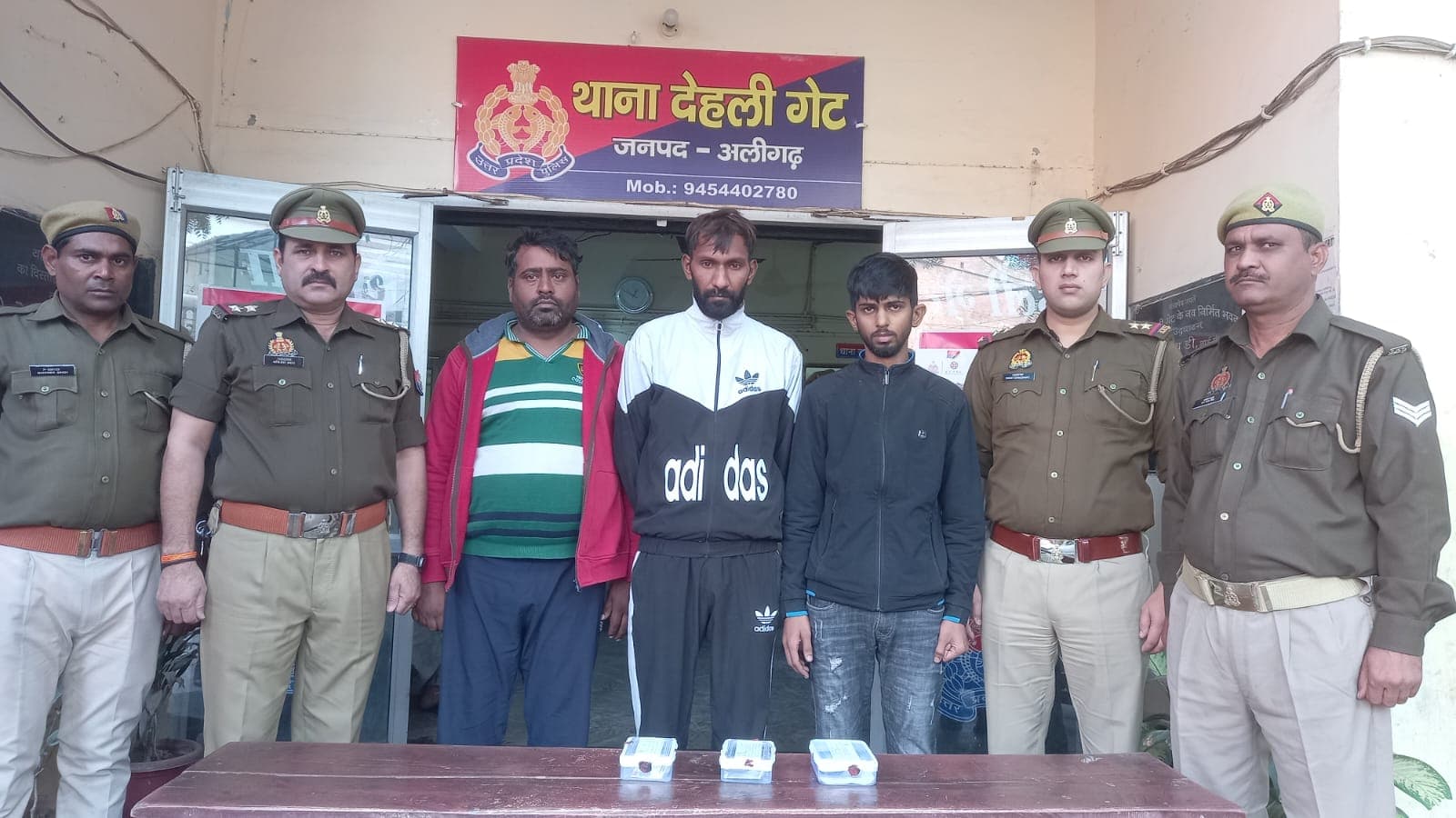 Aligarh News: फर्जी पुलिसकर्मी बनकर पुलिस को ठगने वाले तीन शातिर बदमाश गिरफ्तार