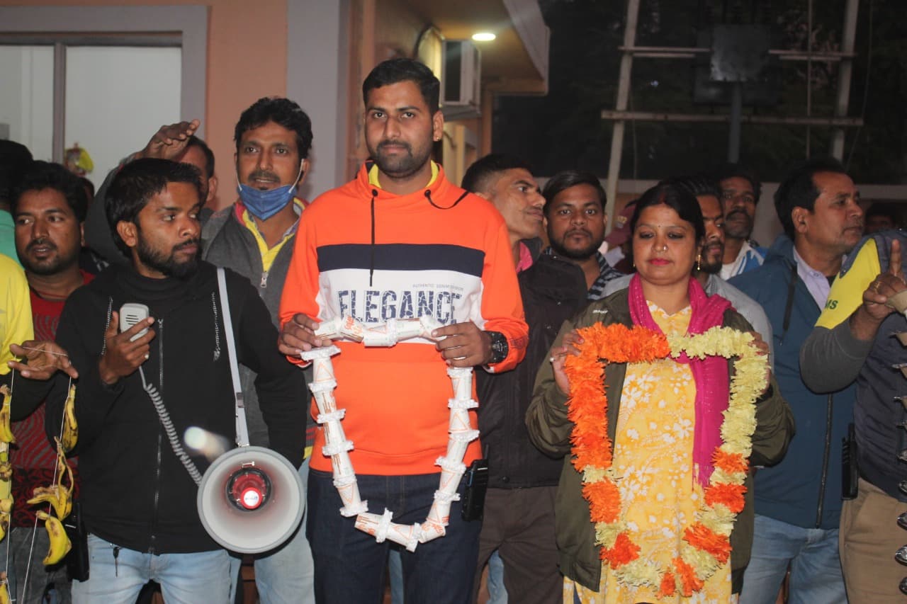 इधर-उधर फेंक रहे हैं कूड़ा तो फटाफट पढ़िए ये खबर, चूके तो कल से बैंड-बाजे के साथ पहनाया जायेगा माला