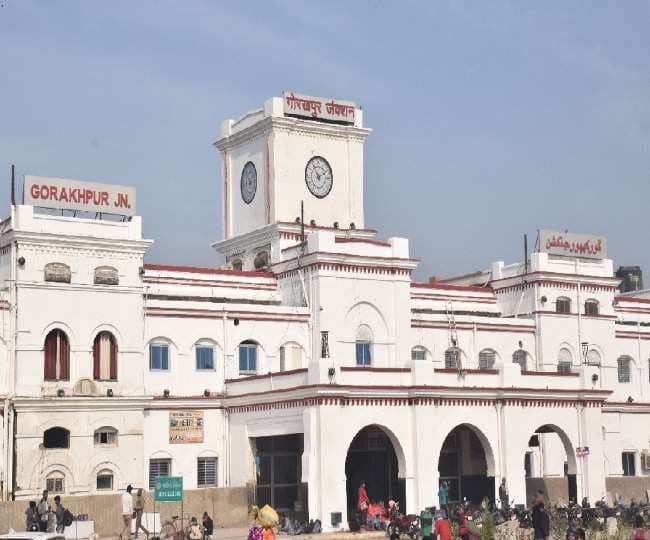 रेलवे ने रद्द की 33 ट्रेनें, कई के फेरों में कमी, गोरखपुर से दिल्ली जाने वाले यात्रियों की बढ़ी मुश्किलें