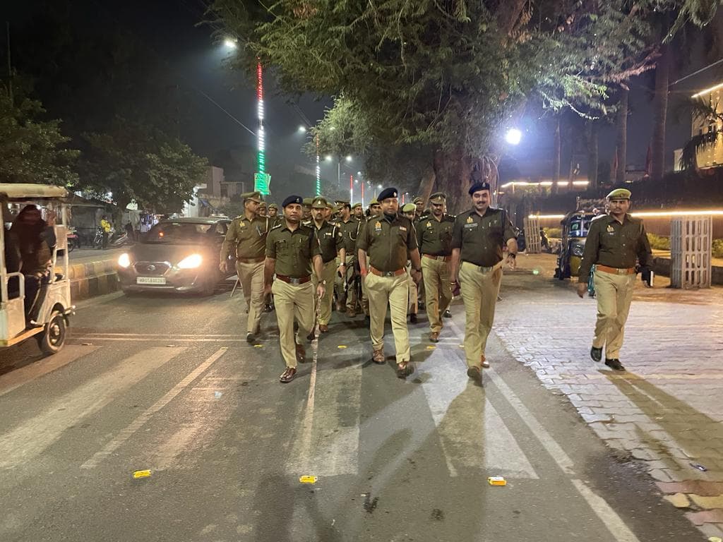 Mathura News: शाही मस्जिद में हनुमान चालीसा पाठ का ऐलान, अखिल भारत हिंदू महासभा के प्रवक्ता गिरफ्तार