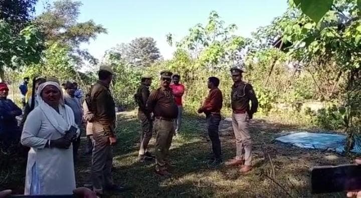 बरेली में बच्चे का शव कब्र से निकालकर पोस्टमार्टम को भेजा, उत्तराखंड में 8 दिन पहले हुई थी मौत