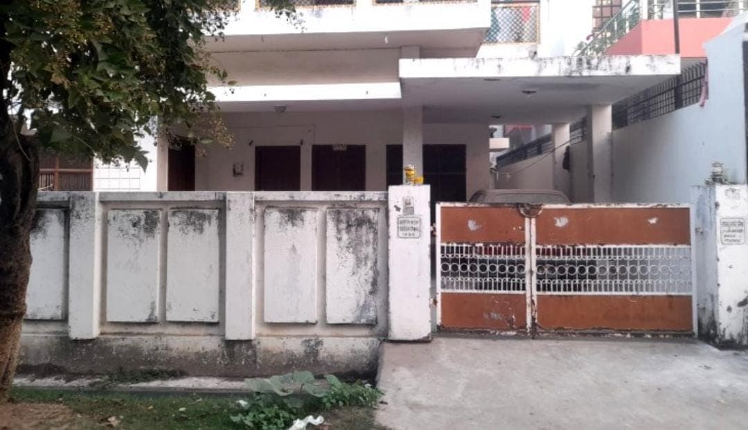 Gorakhpur News: बेटे ने चार दिन तक तख्त के नीचे छिपाकर रखा मां का शव, ऐसे हुआ पर्दाफाश