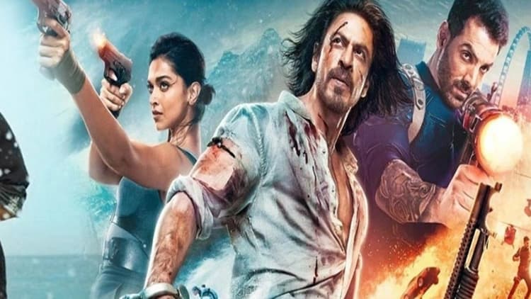 पटना के लोगों पर चढ़ी शाहरूख और दीपिका की दीवानगी, पठान के पहले दिन का शो हाउसफुल