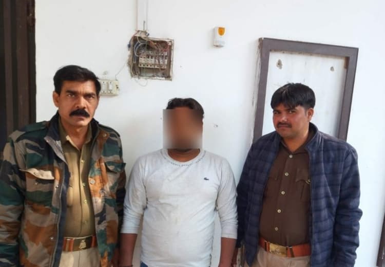 Agra News: सात साल की बच्ची से दुष्कर्म की कोशिश, शोर मचाने पर भागा आरोपी, पुलिस ने किया गिरफ्तार