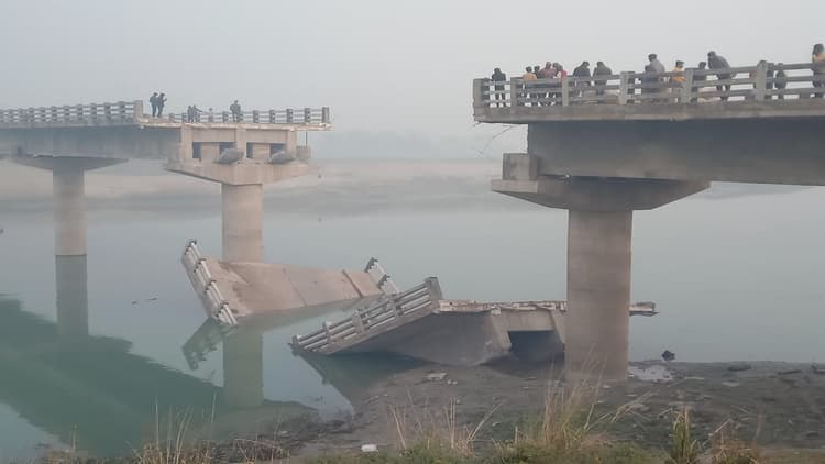 Bihar: बेगूसराय में भ्रष्टाचार की भेंट चढ़ा बूढ़ी गंडक पर बना पुल, उद्घाटन से पहले हुआ धराशाई