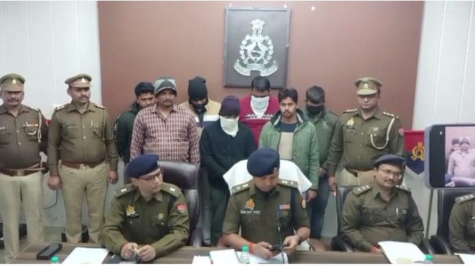 फिल्म 'पुष्पा' स्टाइल में चल रहा था लाल चंदन तस्करी का गिरोह, STF-हाईवे पुलिस ने 7 को किया गिरफ्तार