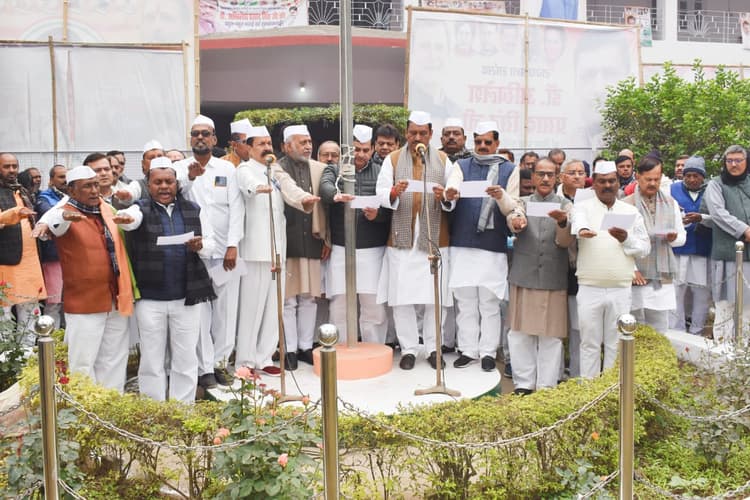 प्रदेश अध्यक्ष विधायकों से मांग रहे एक लाख रुपया, जानें पद मिलते अखिलेश सिंह ने क्यों किया ये डिमांड