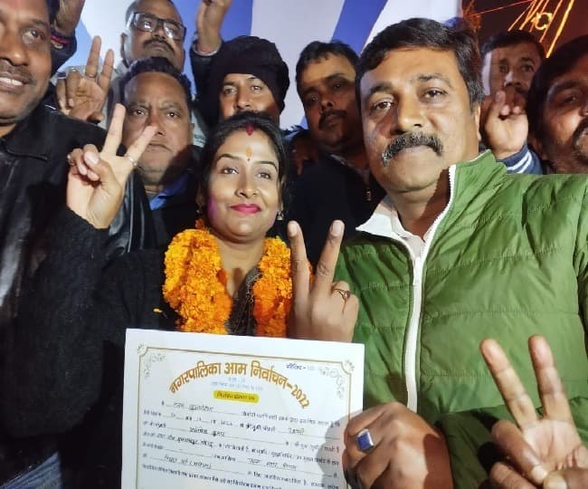 Patna Nagar Nikay Chunav पहले प्रयास में ही रेशमी बनी डिप्टी मेयर , जानें कितने वोटों से हारी अंजना