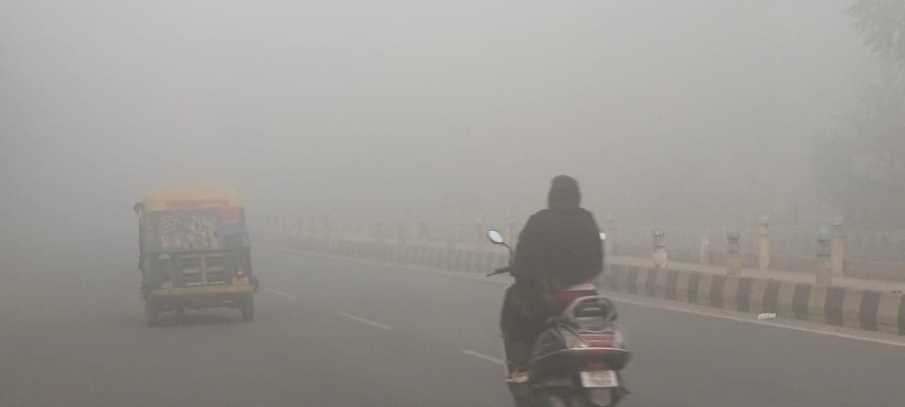 Lucknow Weather Update: लखनऊ में कोल्ड डे कंडीशन, तेज हवाएं करेंगी परेशान, जानें कैसा रहेगा आज का मौसम