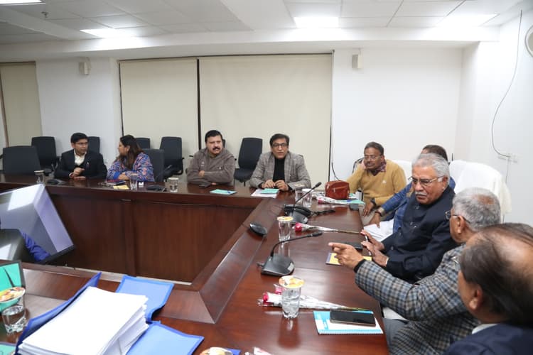 UP Nikay Chunav: सभी 75 जिलों में जाएगा आयोग, तीन महीने में सौंपेगा प्रारंभिक रिपोर्ट, हर दिन होगी बैठक