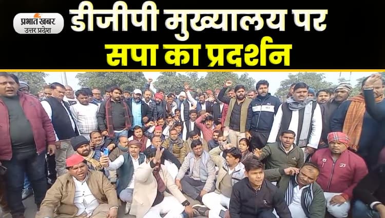 Samajwadi Party Twitter हैंडल संचालक गिरफ्तार, अखिलेश ने पुलिस मुख्यालय पहुंचकर जताया विरोध