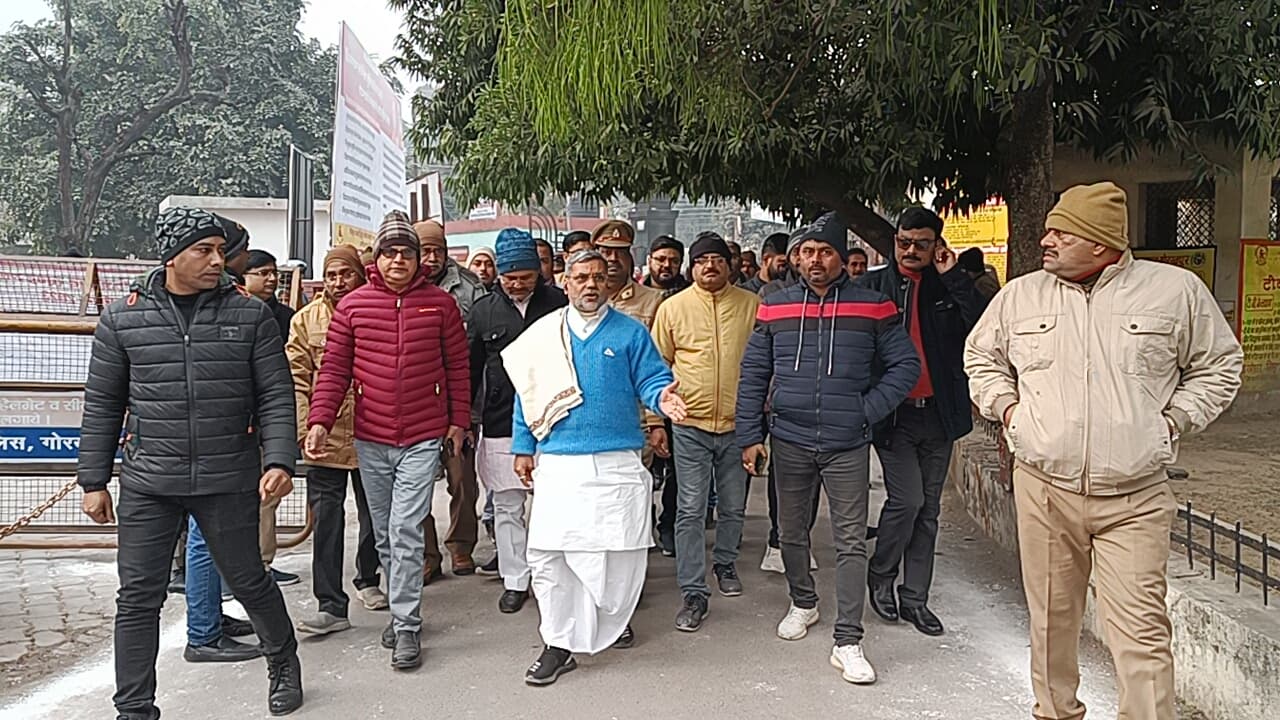 Gorakhpur: बीजेपी नेता देवेंद्र प्रताप सिंह ने आज एमएलसी चुनाव के लिए दाखिल किया नामांकन, ये लोग रहे मौजूद