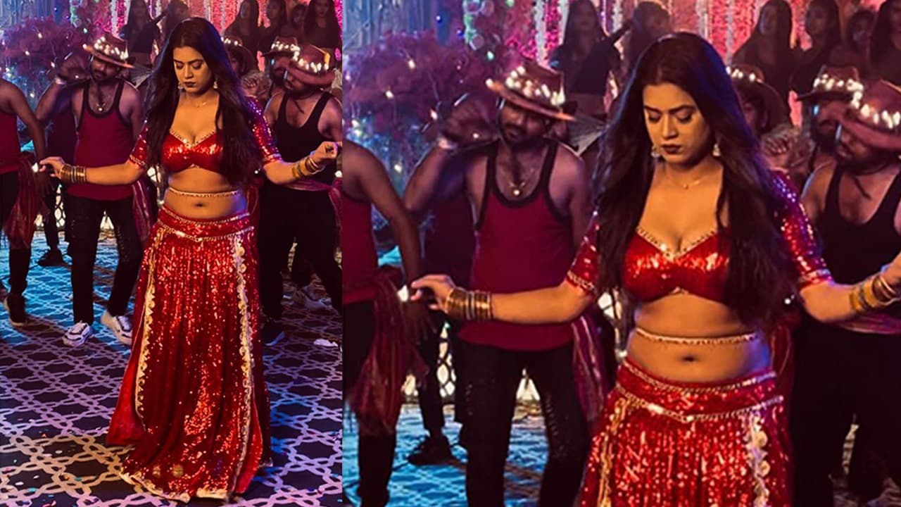 भोजपुरी एक्ट्रेस Dimpal Singh ने इंटरनेट का बढ़ाया पारा, लाल घागरा चोली में लगाए ठुमके, देखिए Video...