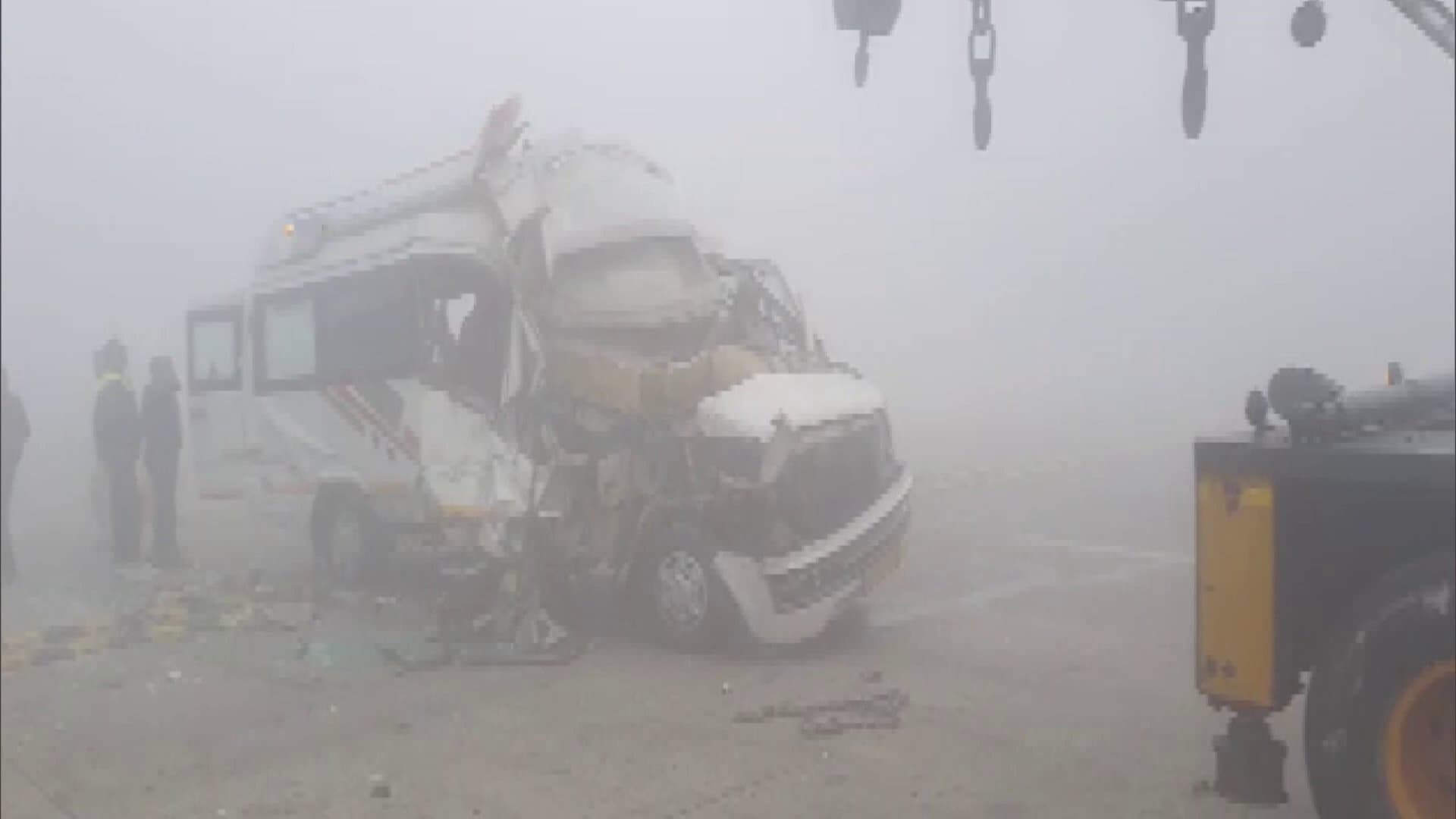 Mathura News: यमुना एक्सप्रेसवे पर आपस में भिड़े 5 वाहन, बचाव कार्य के दौरान तीन गाड़ियां टकराईं, कई लोग घायल