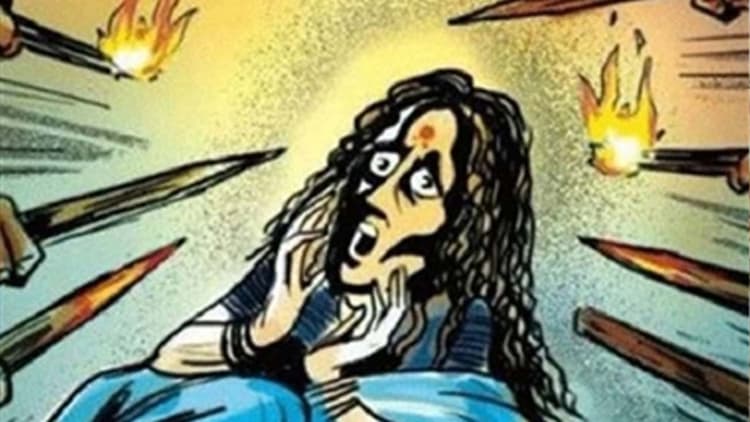 Bihar: गया में दबंगों ने महिला पर बरपाया कहर...महिला को डायन बताकर की निर्मम पिटाई