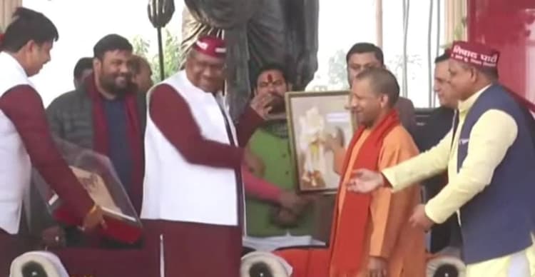 Gorakhpur: निषाद पार्टी के संकल्प दिवस समारोह में सीएम योगी बोले- 'मैं आप सबके संघर्ष का अभिनंदन करता हूं'