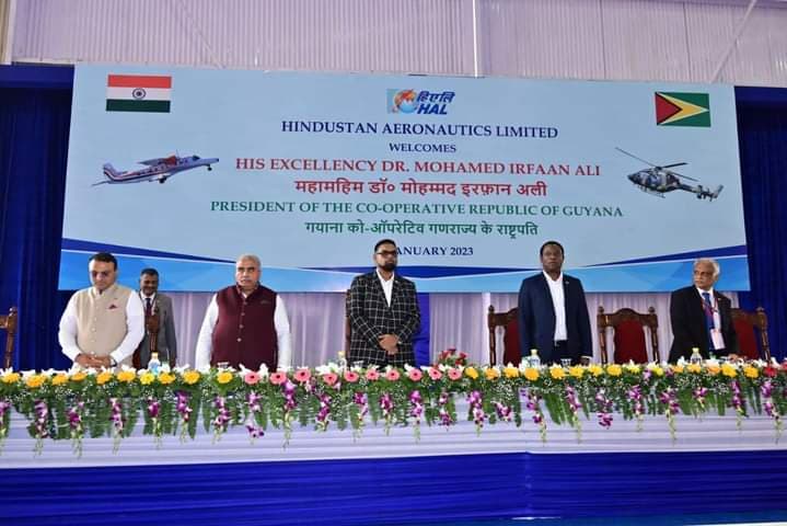 Kanpur News: गुयाना के राष्ट्रपति डॉ. मोहम्मद इरफान अली को पसंद आया HAL का विमान, जल्द कर सकते हैं सौदा