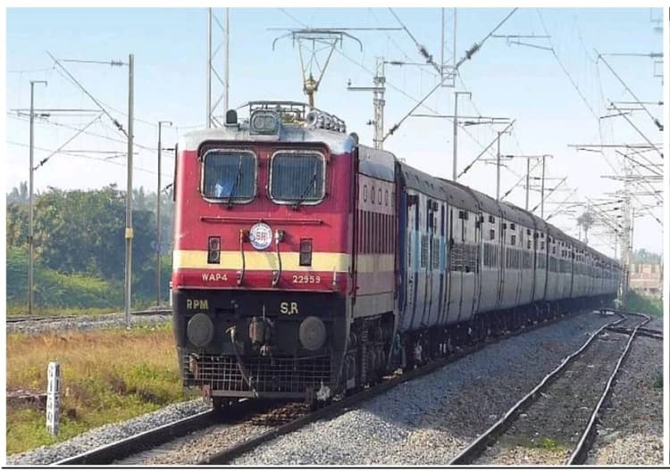 UP News: होली पर चलेंगी 3000 अतिरिक्त बसें, रेलवे भी चलाएगा होली स्पेशल ट्रेन