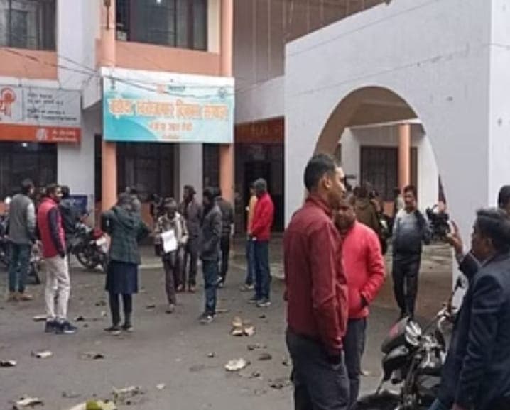 UP Earthquake: बरेली-पीलीभीत में भूकंप के झटके, घरों से बाहर निकले लोग, 5.8 मापी गई तीव्रता