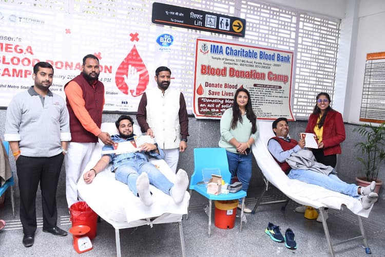 Kanpur Metro: मोतीझील और विश्वविद्यालय मेट्रो स्टेशन पर हुआ रक्तदान शिविर का आयोजन, लगा पुस्तक मेला