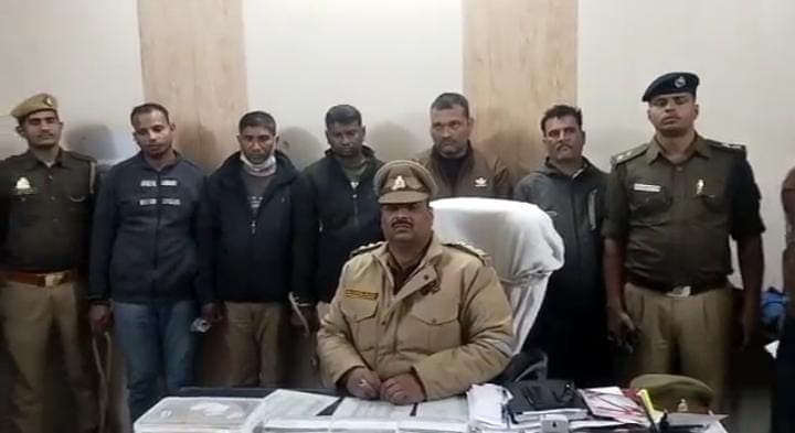 Kanpur Crime News: पुलिस के भेष में करते थे लूटपाट, जीआरपी के हाथ लगा पूरा गैंग, लाखों का सामान बरामद