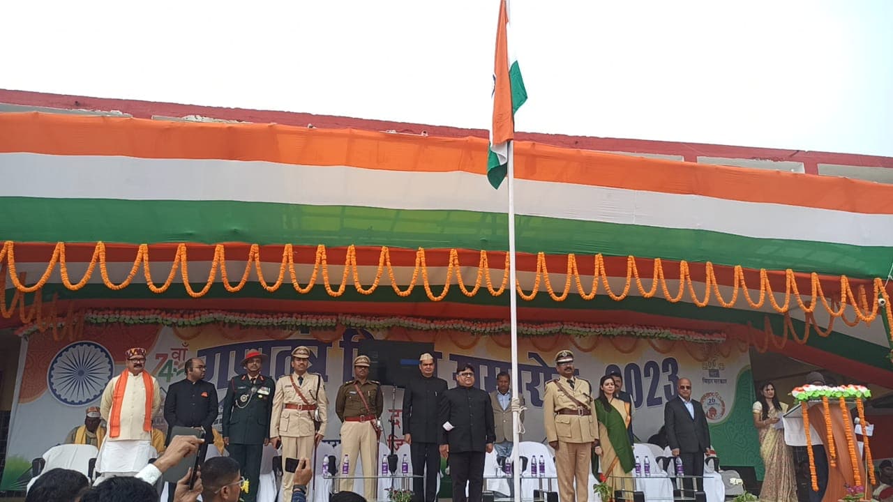 दरभंगा में झंडा फहराने के दौरान हुई बड़ी चूक, भनक लगते ही किया गया सुधार, जानें वाक्या..