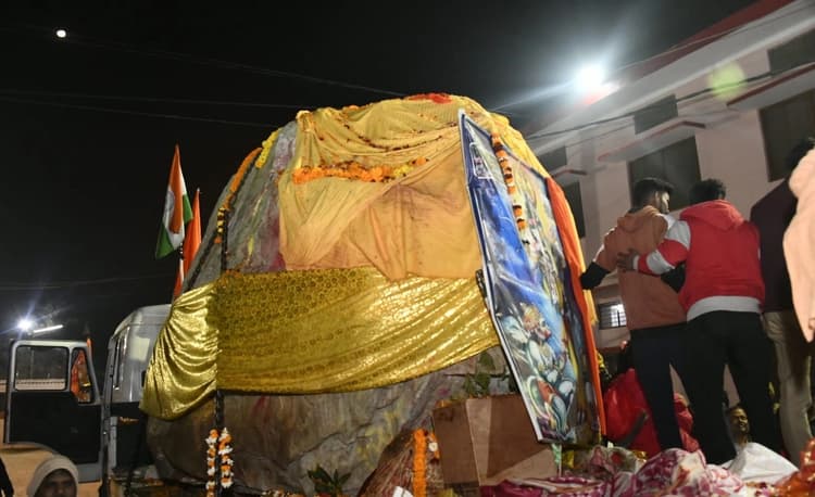 Gorakhpur News: गोरखपुर पहुंची देवशिलाएं, जय श्री राम के नारों से गूंजा धाम, कल पहुंचेगी अयोध्या