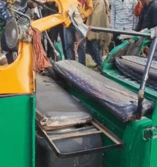 Gorakhpur Road Accident: मिट्टी लदी ट्रैक्टर-ट्राली और ऑटो की भिड़ंत, 2 की मौत, 3 अस्पताल में भर्ती...