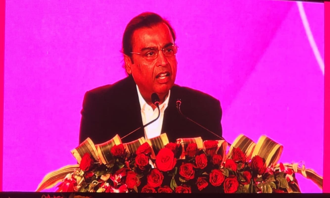 Mukesh Ambani: मुकेश अंबानी ने उत्तर प्रदेश को दिया बड़ा तोहफा, रिलायंस करेगी 75 हजार करोड़ का निवेश