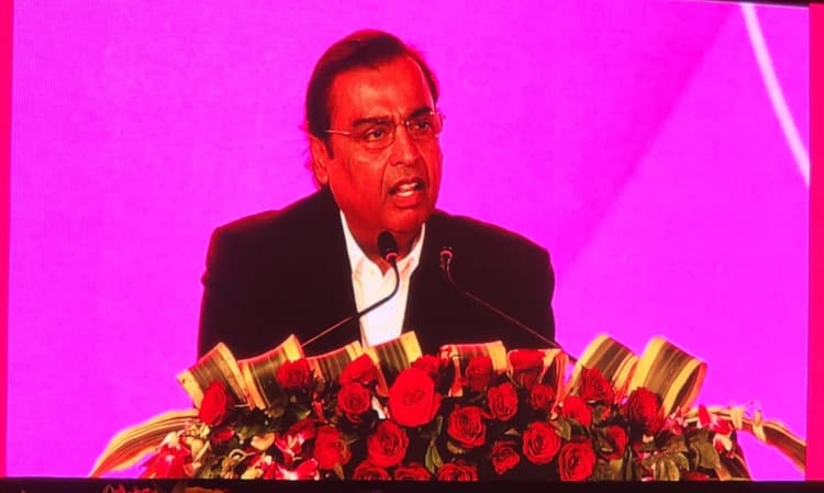 Mukesh Ambani: मुकेश अंबानी ने उत्तर प्रदेश को दिया बड़ा तोहफा, रिलायंस करेगी 75 हजार करोड़ का निवेश