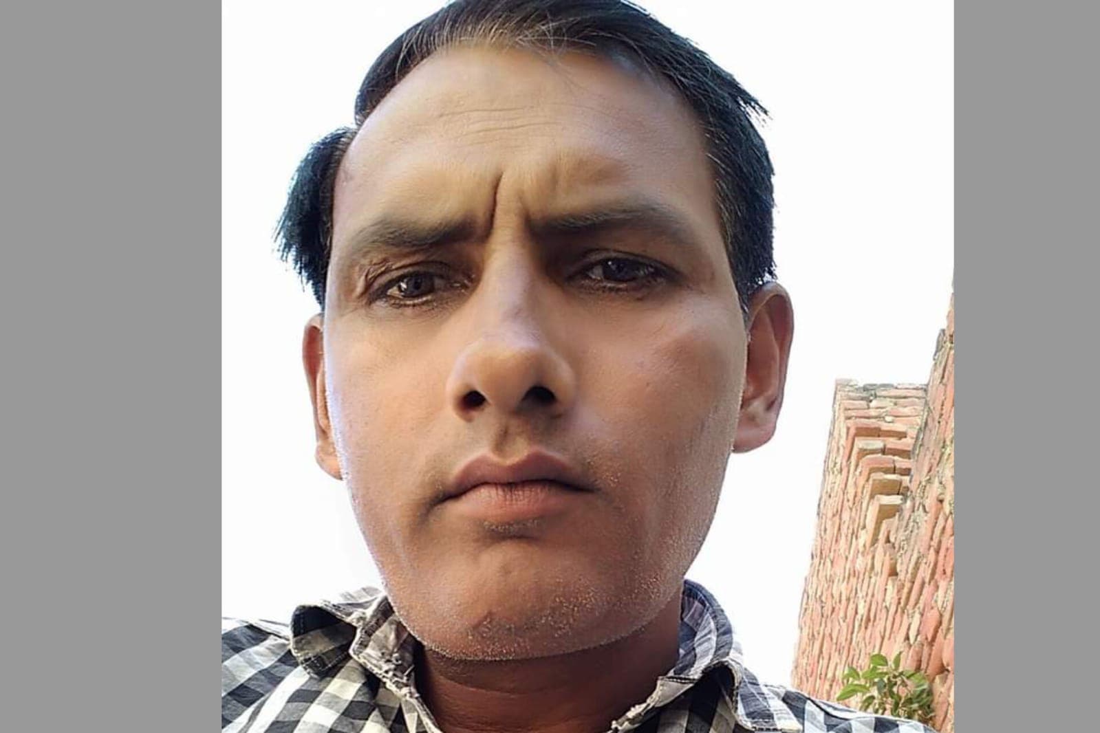 Agra: दोस्तों में लगी शर्त, 10 मिनट में पी गया तीन क्वार्टर शराब, मौके पर हुई मौत