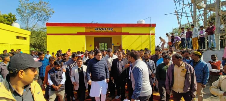 Bareilly: सांसद वरुण गांधी का गौतम अदाणी के बहाने केंद्र सरकार पर हमला, बोले- आवारा पशु किसानों...