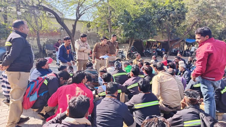 Agra: वेतन न मिलने पर नाराज इलेक्ट्रिक बस चालकों ने की हड़ताल, 96 बसों का संचालन बंद