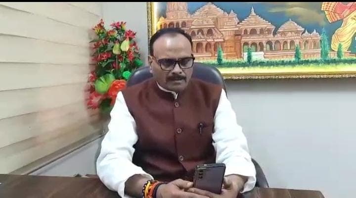 कानपुर देहात अग्निकांड: शव के अंतिम संस्कार के लिए राजी हुए परिजन, डिप्टी सीएम से हुई वीडियो कॉल पर बात