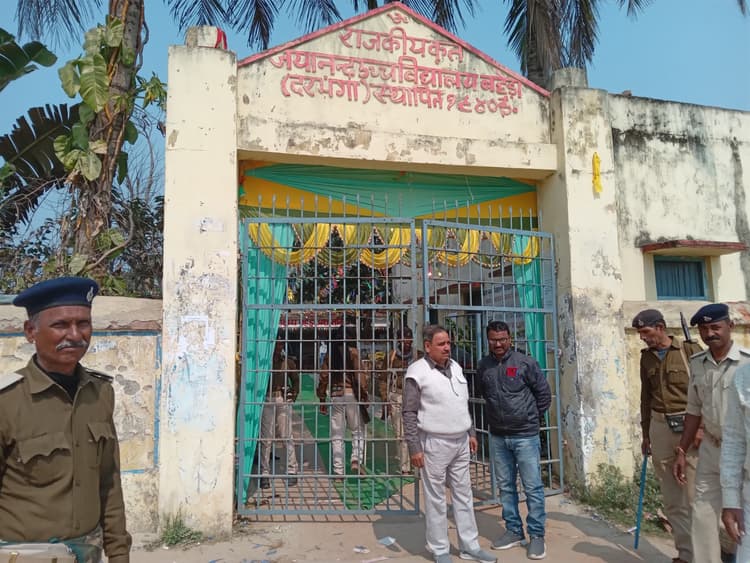 Bihar Board 10th Exam 2023: परीक्षा हॉल में ही भिड़ गये दो परीक्षार्थी, जानें फिर क्या हुआ?