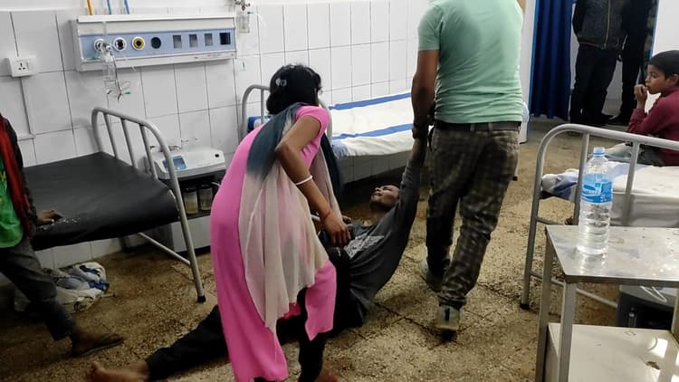 जमुई सदर अस्पताल में शराबी का हाई वोल्टेज ड्रामा, एंबुलेंस चालक ने किया मानवता को शर्मसार