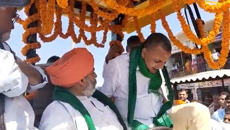 बिहार में शुरू हुआ किसान आंदोलन, साथ दिखे राकेश टिकैत और सुधाकर सिंह, बोले- पटना की सड़कों पर चलेंगे ट्रैक्टर