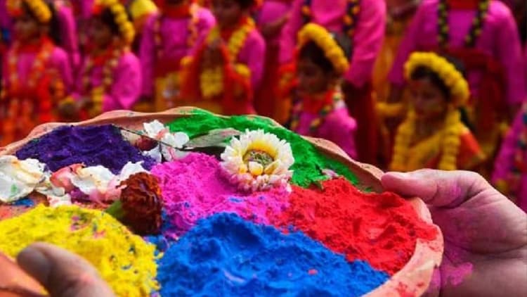 बिहार का एक ऐसा गांव जहां होली मनाने से डरते हैं लोग, यहां 200 वर्षों से नहीं मनाई जाती होली