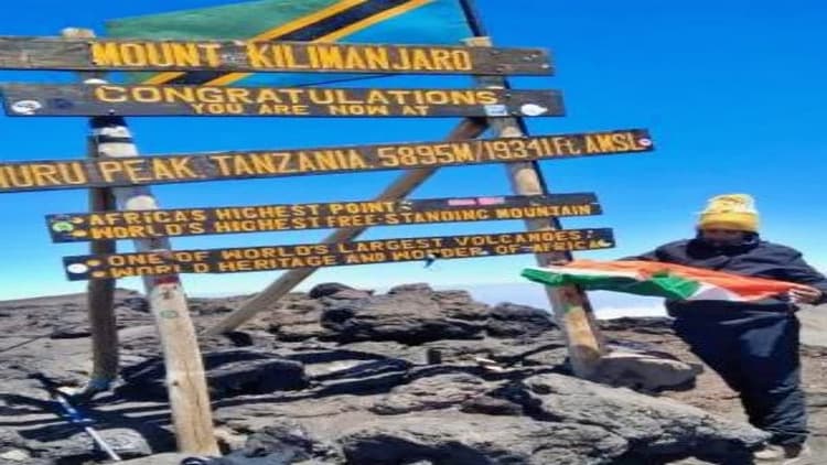 अफ्रीका की सबसे ऊंची किलिमंजारो पर्वत पर लहराया तिरंगा, जानें भारत के बेटी ने कैसे हासिल की फतह