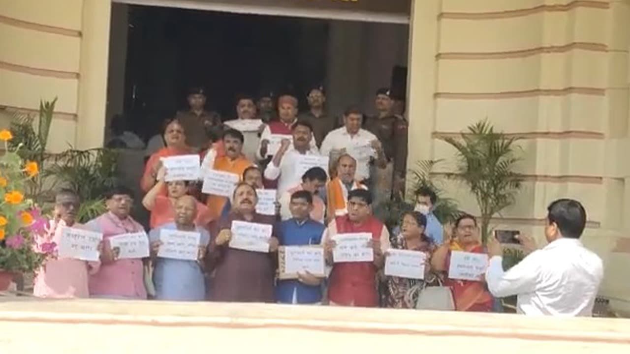 Bihar: विधानसभा में उठा तेजस्वी पर भ्रष्टाचार के आरोप का मामला, BJP विधायकों ने सदन में किया हंगामा,माइक तोड़ा